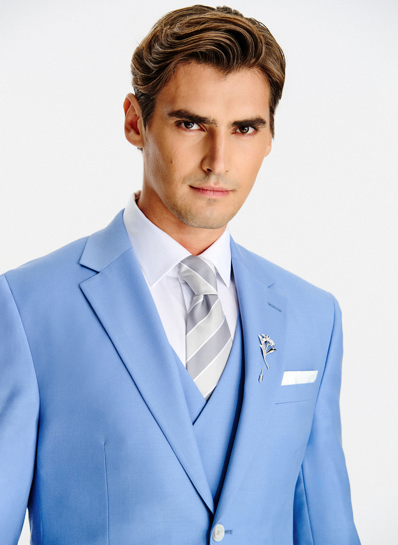 Niebieski wełniany garnitur męski