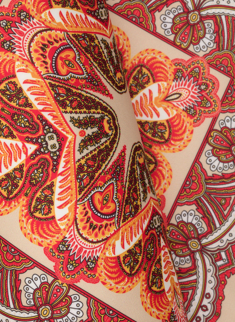 Beżowa poszetka we wzór paisley