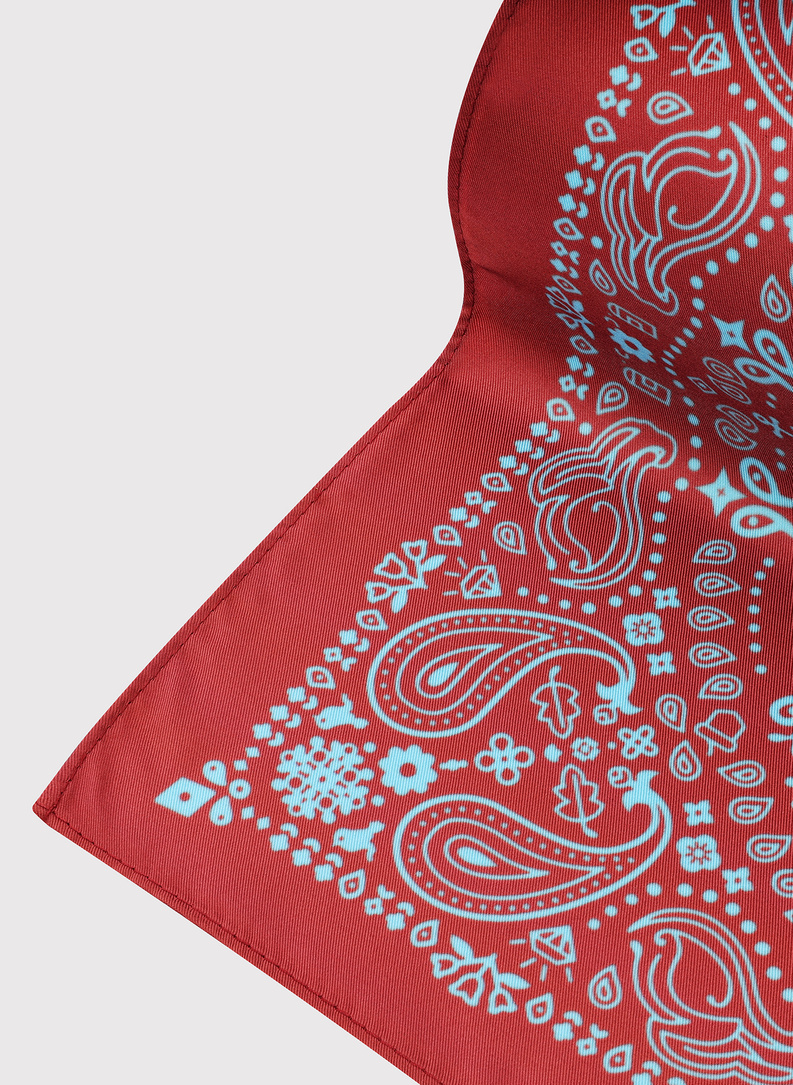 Bordowa poszetka we wzór