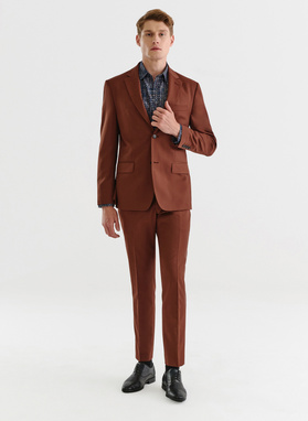 Gładki brązowy garnitur męski