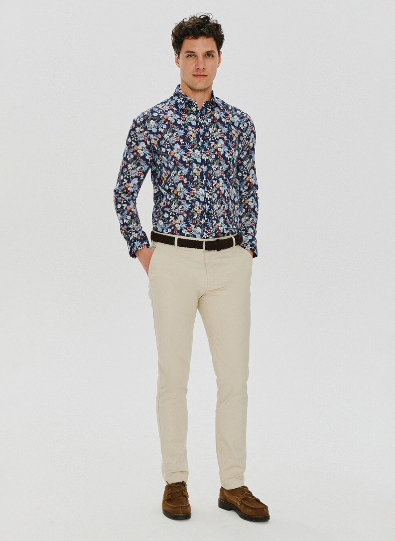 Granatowa koszula w kolorowy wzór