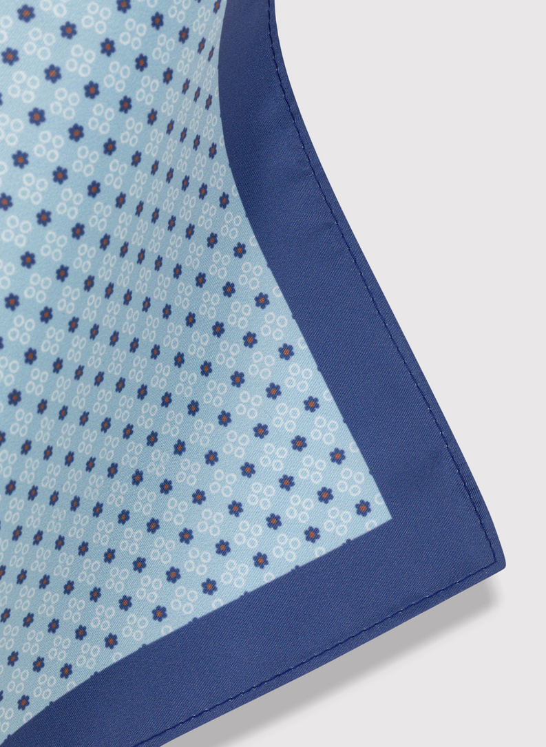 Niebieska poszetka w kwiatki 