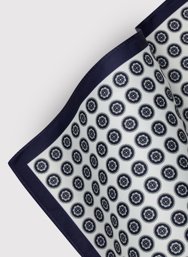 Biała poszetka męska w geometryczny wzór