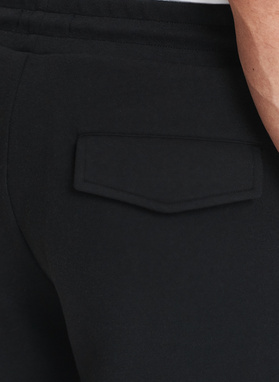 Czarne szorty dresowe