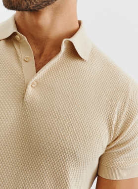 T-shirt polo o ciekawej fakturze w kolorze ecru
