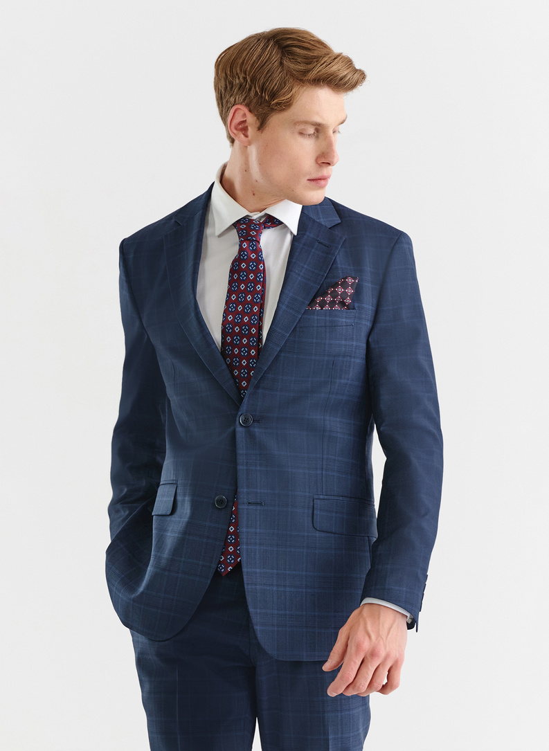 Granatowy garnitur w delikatną niebieską kratkę