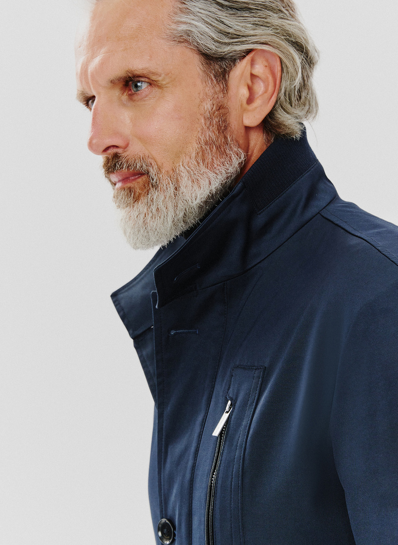 Granatowy płaszcz męski