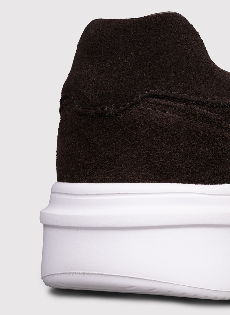 Zamszowe sneakersy męskie w kolorze  brązowym