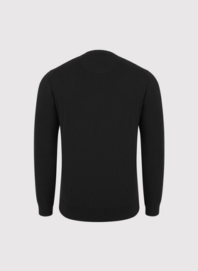 Czarny sweter v-neck