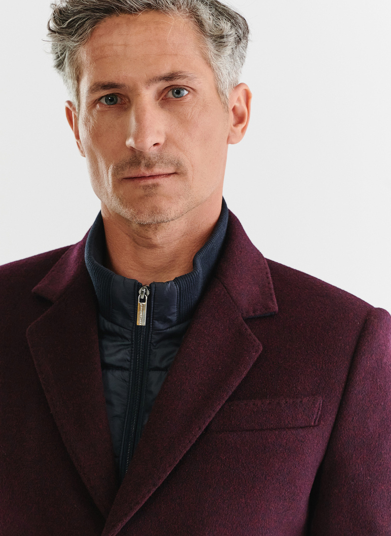 Bordowy płaszcz męski z odpinaną stójką