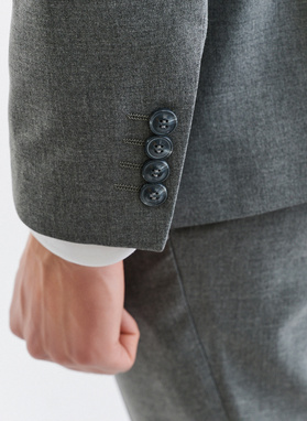 Gładki szary garnitur męski