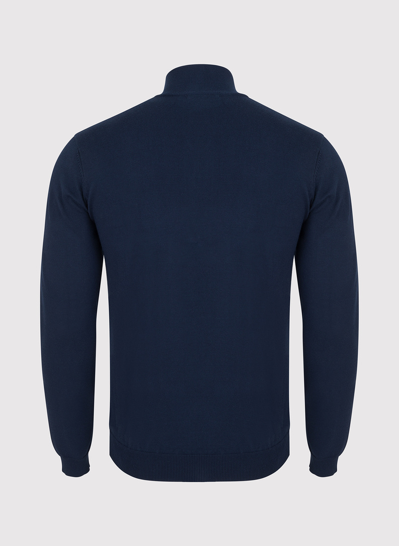 Granatowy sweter z wysoką stójką zapinaną na zamek