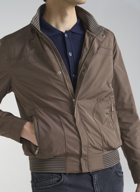 Brązowa krótka kurtka męska 