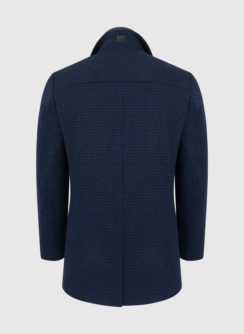 Granatowy płaszcz męski w mikrowzór