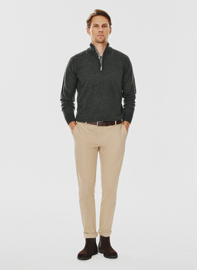 Grafitowy sweter męski ze stójką