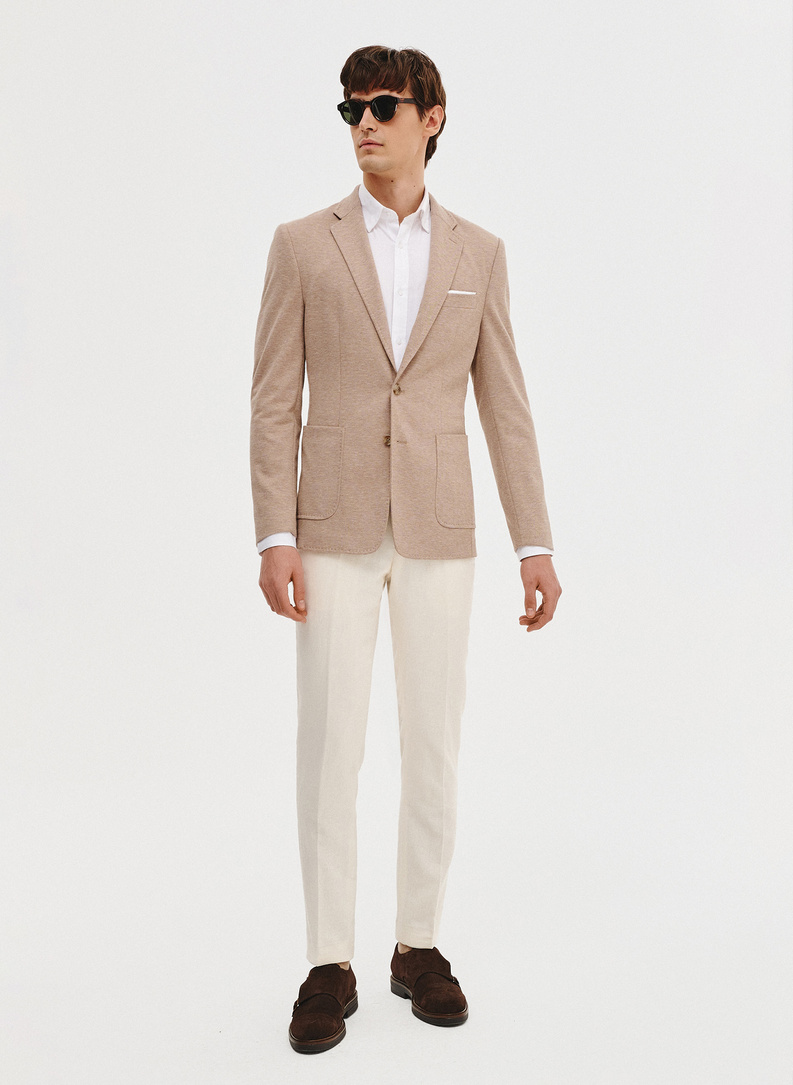 Dzianinowa marynarka w kolorze beżowym