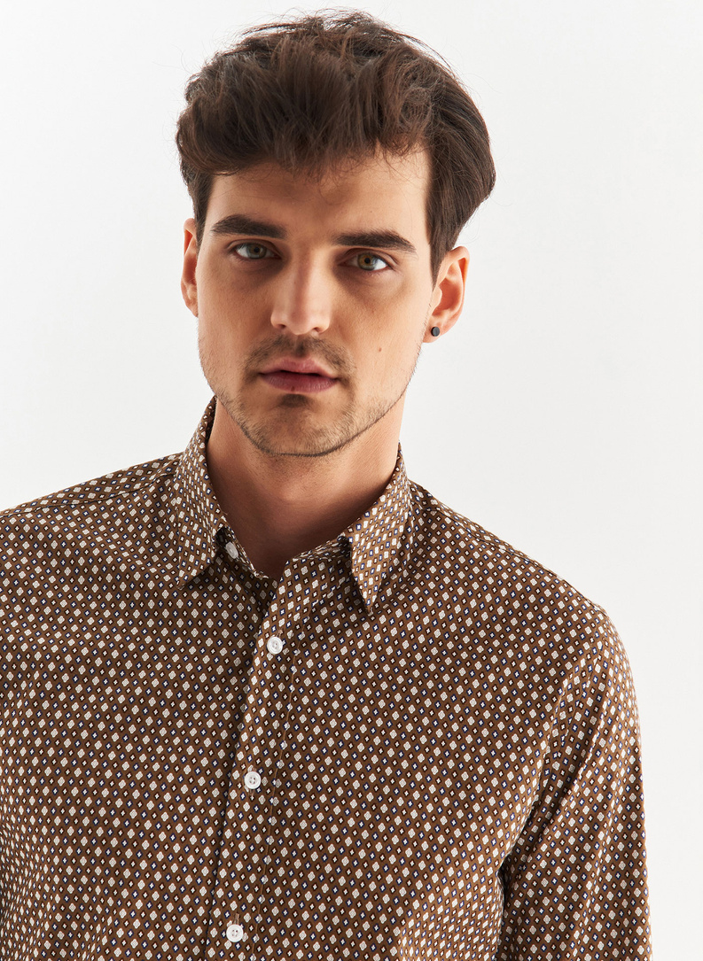 Brązowa męska koszula w mikrowzór