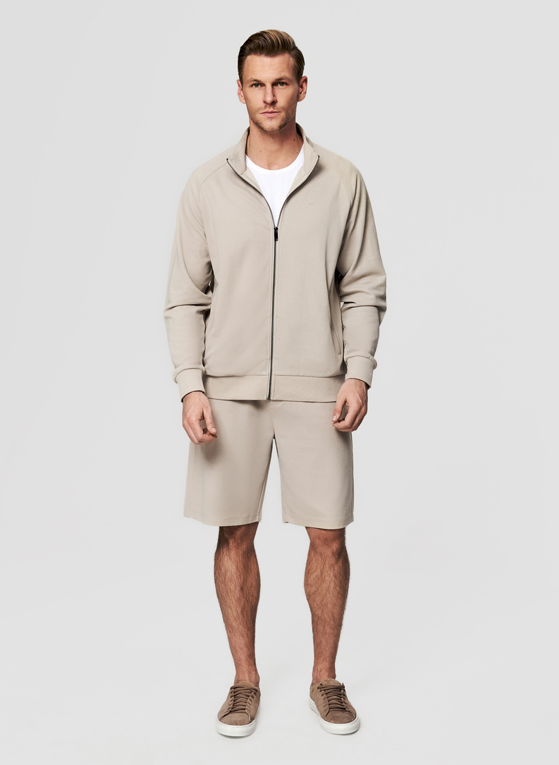 Beżowy dres męski z szortami