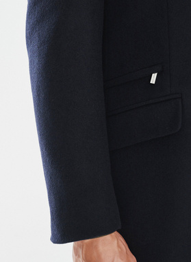 Męski płaszcz z wełną w kolorze granatowym