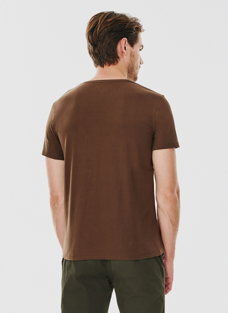 Brązowy gładki t-shirt v-neck