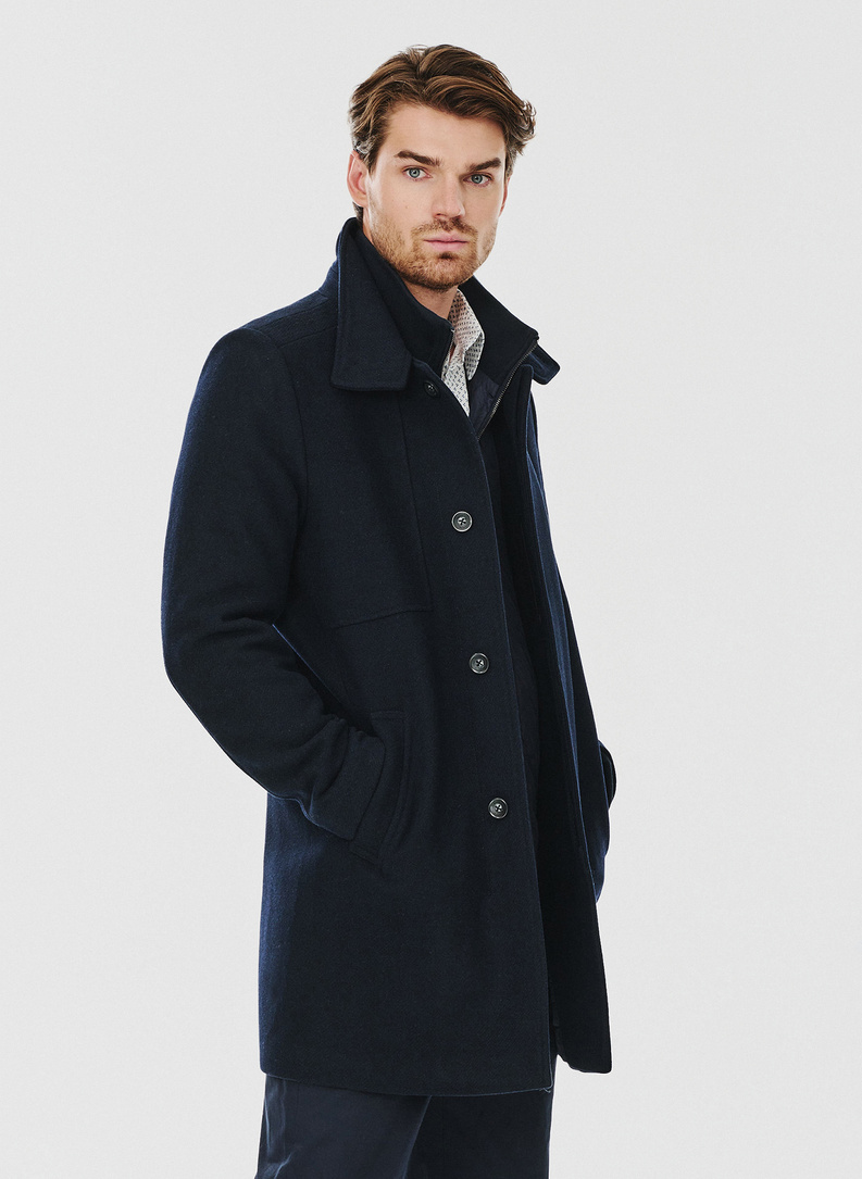 Wełniany płaszcz męski w kolorze granatowym