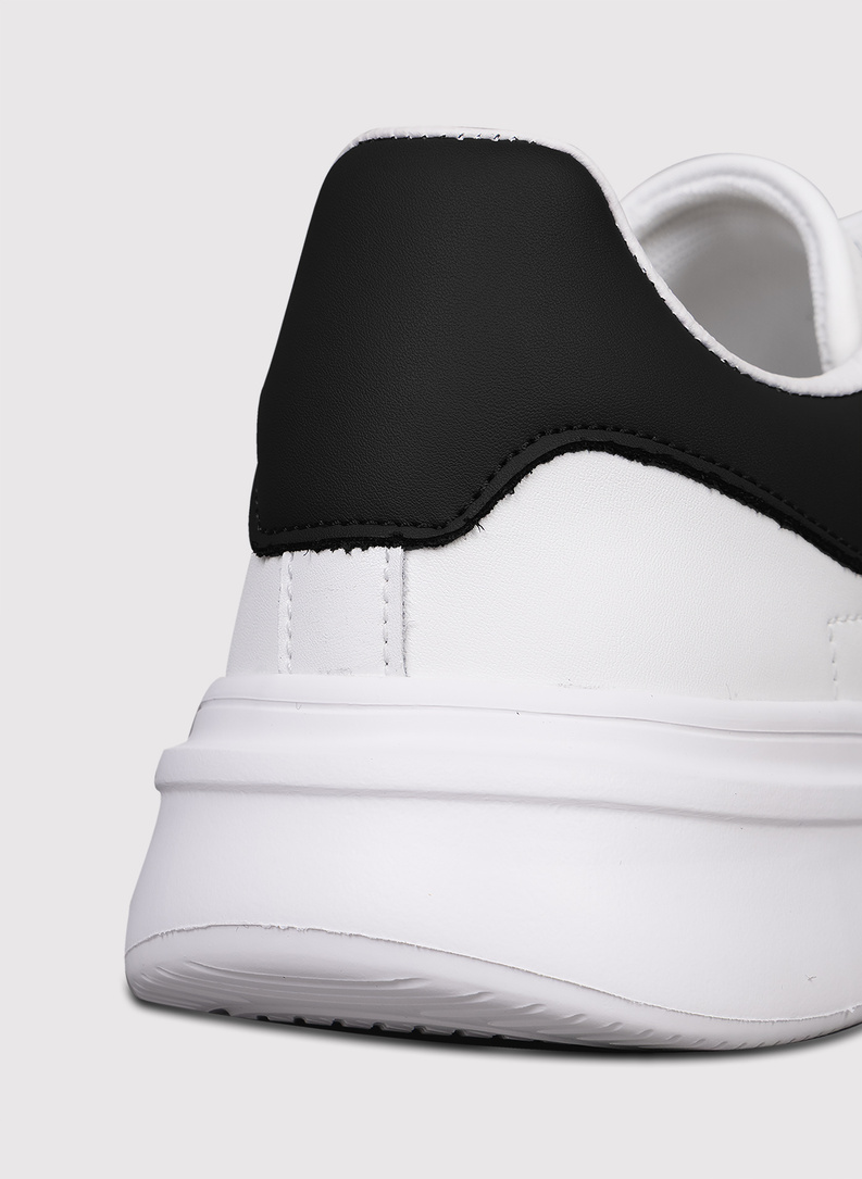 Białe sneakersy męskie