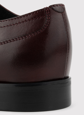 Bordowe buty męskie typu brogsy