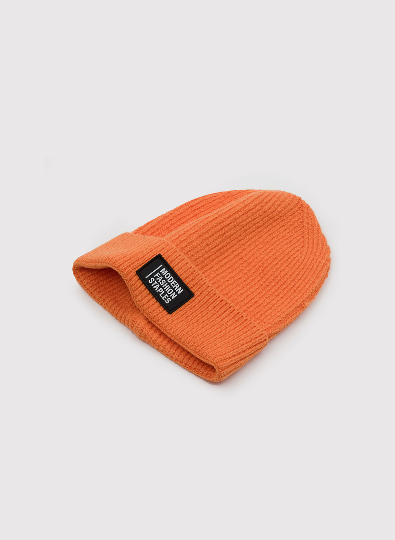 Czapka w kolorze pomarańczowym