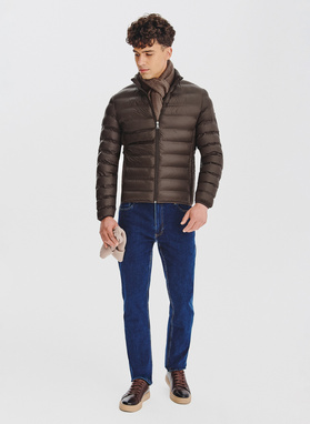 Brązowa kurtka pikowana