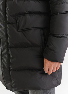 Czarna długa pikowana kurtka