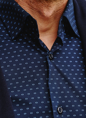 Granatowa koszula męska w mikrowzór