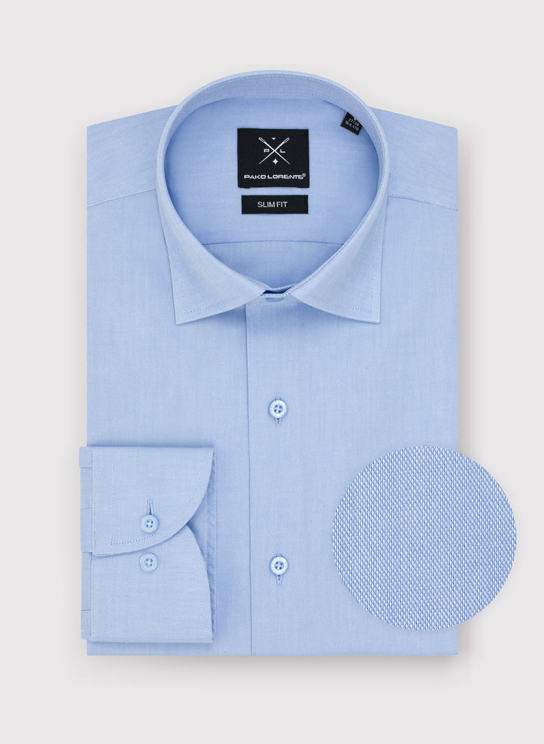 Gładka elegancka koszula męska w kolorze błękitnym